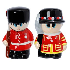 London Guardsman & Beefeater Ceramic Salt & Pepper Set London Guardsman & Beefeater Ceramic Salt & Pepper Set